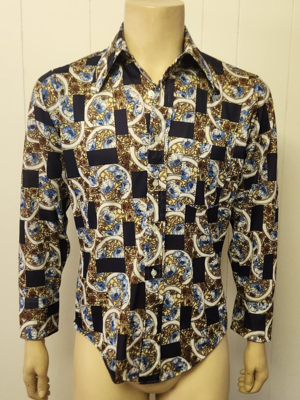 disco shirt M men's 1970s mod polyester print Arrow